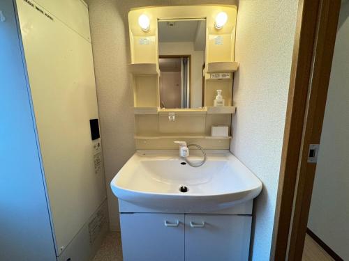 Standard Twin Room image 4