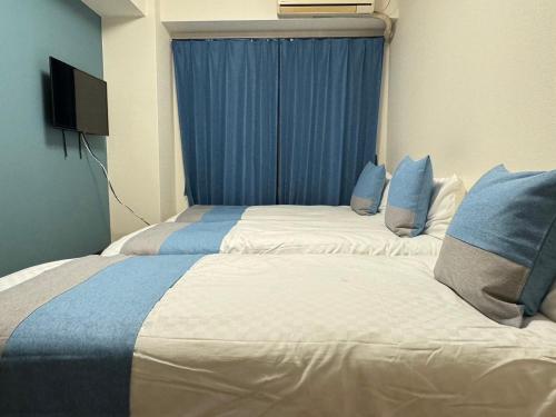Economy Triple Room image 9