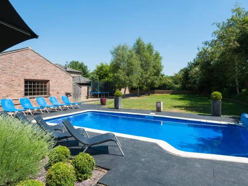 The Old Mill, 7 storey,, dog friendly outdoor pool & bbq