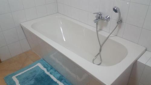 浴室, Ferienwohnung Anna mitten im Erzgebirge in 安娜貝格-布赫霍爾茨