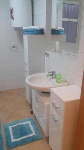 浴室, Ferienwohnung Anna mitten im Erzgebirge in 安娜貝格-布赫霍爾茨