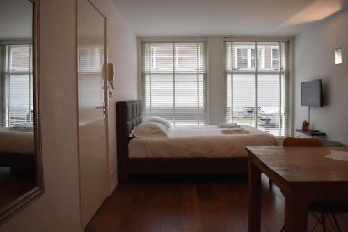NEW 4p renovated apartment @BEST location Jordaan - image 6