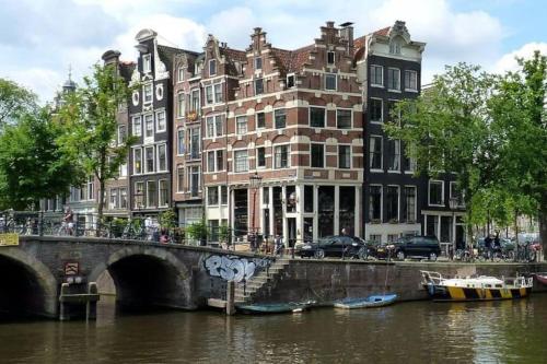 NEW 4p renovated apartment @BEST location Jordaan - image 18