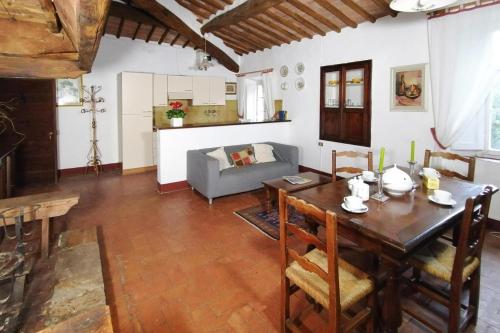 Apartment in Sovicille with heating