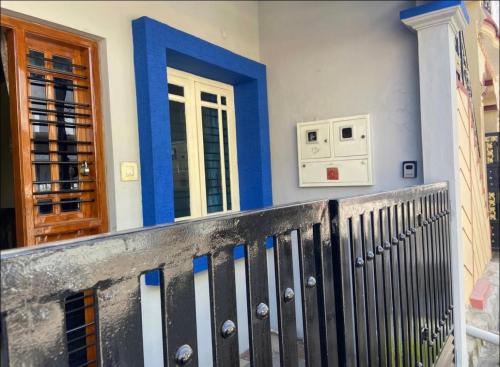 The bluebird residence in Kesare