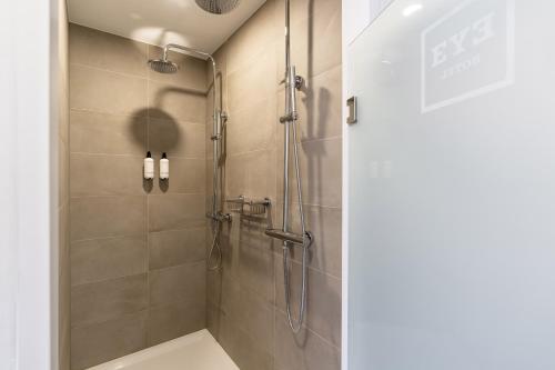 Eye Hotel - image 5