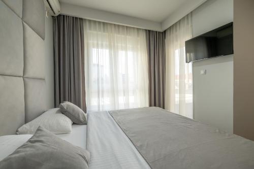 1 double bed, 2 sofa beds