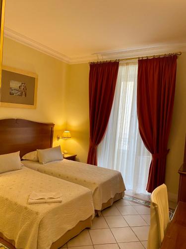 Akropolis Hotel - Tap to explore photos