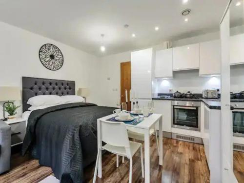 The Strand, Studio - Pass the Keys, Liverpool (photo 10)