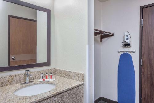 Days Inn & Suites by Wyndham East Flagstaff