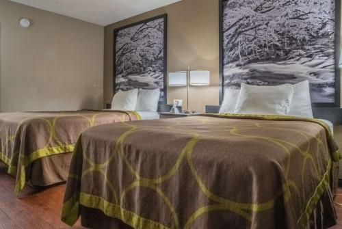 Super 8 by Wyndham Downtown Gatlinburg at Convention Center in Gatlinburg, USA
