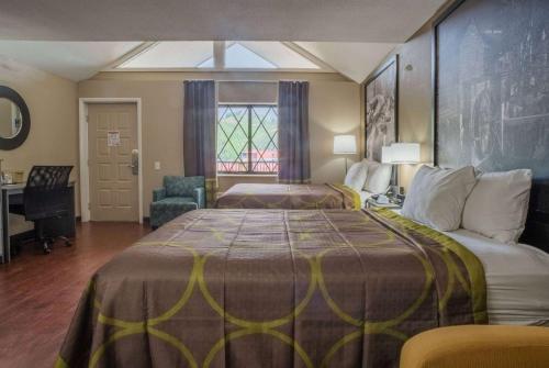 Super 8 by Wyndham Downtown Gatlinburg at Convention Center in Gatlinburg, USA