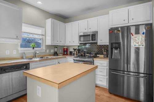 NEW BUILD - King Bed 3 BR/3 BA by Downtown in Houston, USA