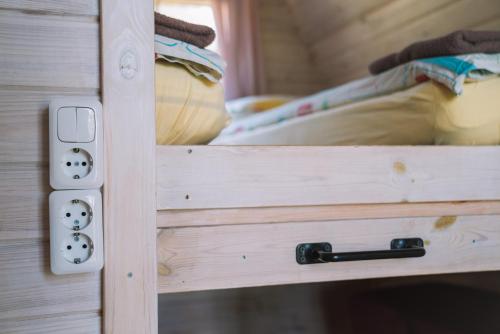 4 twin beds
