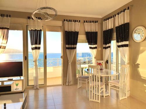 Apartment with Sea View image 3