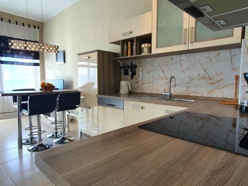 Apartment with Sea View image 7