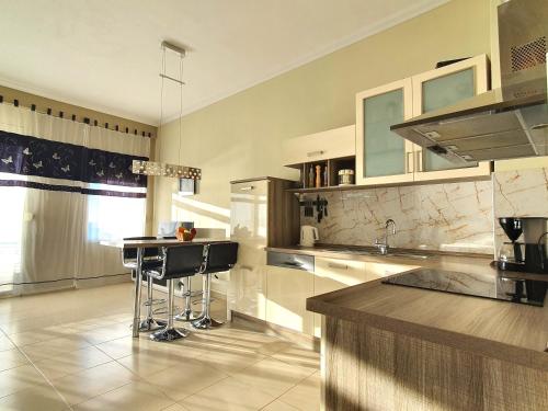 Apartment with Sea View image 6