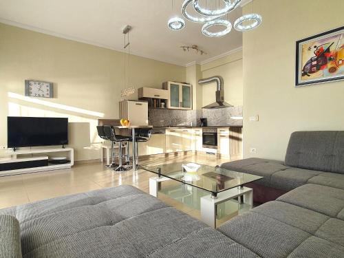 Apartment with Sea View image 3