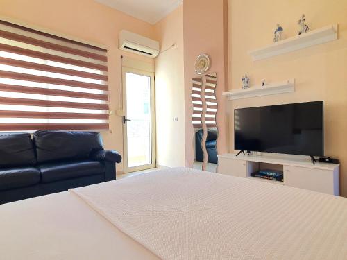 Apartment with Balcony image 5