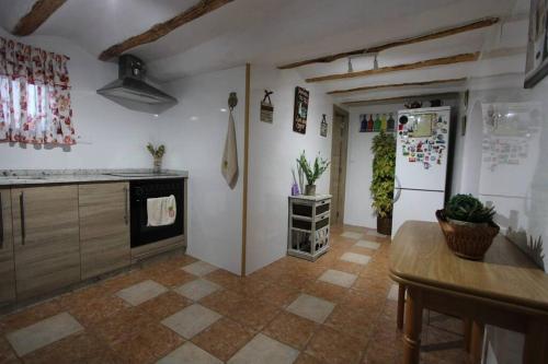 virtuve, Casa de pueblo en Calles in Kalles