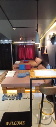 EL MEIR STAYCATION SMART CINEMA CABIN BESIDE ENCHANTED KiNGDOM - Spain