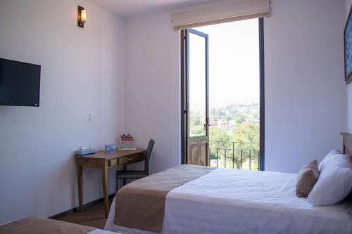 Hotel La Estacion Set in a prime location of San Miguel De Allende, Hotel La Estación puts everything the city has to offer just outside your doorstep. Offering a variety of facilities and services, the hotel provides