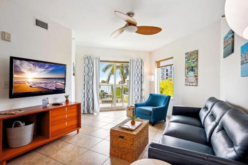 Crystal Palms 302