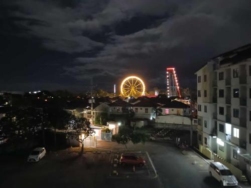 EL MEIR STAYCATION SMART CINEMA CABIN BESIDE ENCHANTED KiNGDOM in ลากูน่า