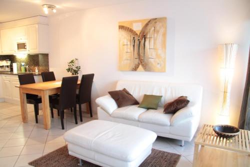 One-Bedroom Apartment (13)