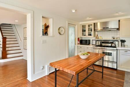 Abeni House - Catskill Country House w Hot Tub Near Hiking in Mount Tremper, USA