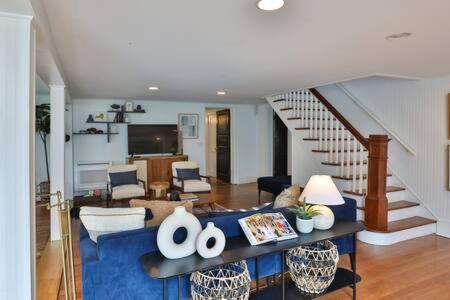 Abeni House - Catskill Country House w Hot Tub Near Hiking in Mount Tremper, USA