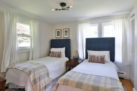 Abeni House - Catskill Country House w Hot Tub Near Hiking in Mount Tremper, USA
