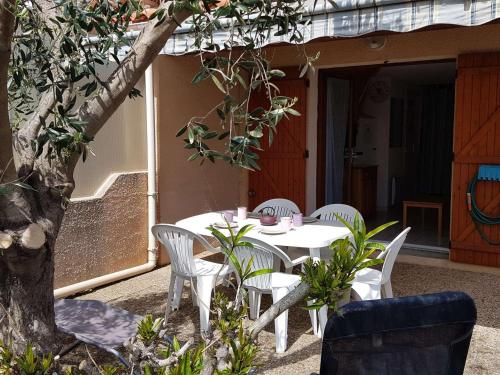 Villa Narbonne-Narbonne Plage-Narbonne Plage, 2 pièces, 5 personnes - FR-1-409-95 - Accommodation - Narbonne-Plage