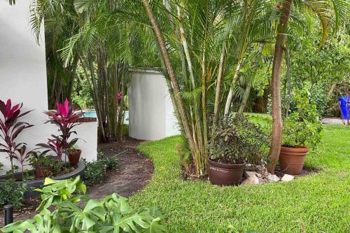 The MIRA Miami. Cozy Private Oasis in Miami, USA