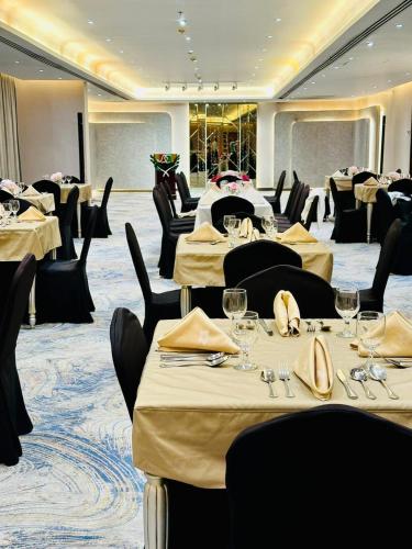 Wescott Plaza Hotel Apartments - Banquet hall