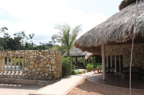 AXKAN PALENQUE, ALBERCAS, GASTRONOMIA MAR y TIERRA & TRAVEL AGENCY - 출입구