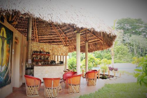 AXKAN PALENQUE, ALBERCAS, GASTRONOMIA MAR y TIERRA & TRAVEL AGENCY - 바/라운지