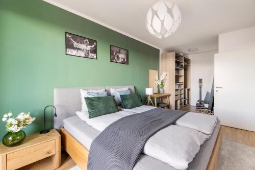 EDLER WOHNRAUM Panoramablick 3 Schlafzimmer mit Boxspringbetten Klimaanlagen Kaffeevollautomat & Tiefgarage mit E-Ladestation