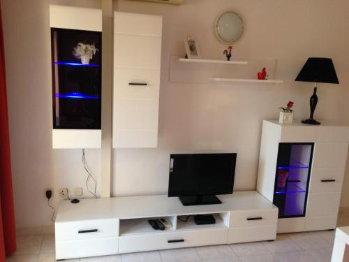 One-Bedroom Apartment image 10