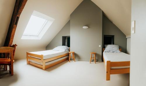 3 twin beds
