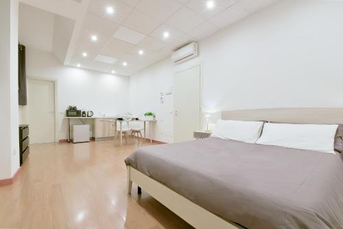  LHE Les Trois Merveilles - Grey Lewis, Ferienwohnung in Cesena