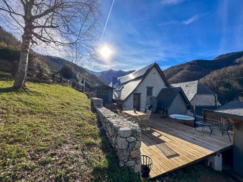 A szálláshely kívülről, Chalet Le René-Sens - 5 pers - Grande terrasse - bain nordique SPA - Piscine (Chalet Le Rene-Sens - 5 pers - Grande terrasse - bain nordique SPA - Piscine) in Saint-Beat