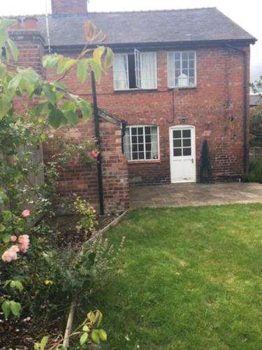 Cosy cottage in Overton-on-Dee, North Wales