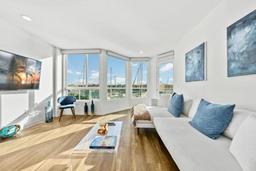 Blue Wave 2BD 2BA Stunning Marina View - Tap to explore photos
