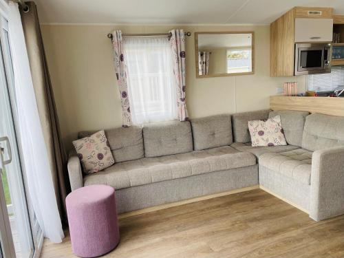 Water Sky Getaways 3-bedroom caravans at Durdle Door