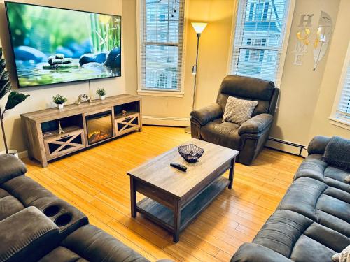 Bright, Stylish & Cozy 2Bed Unit w/Backyard & Grill Close to NYC!, Haledon (фото 3)