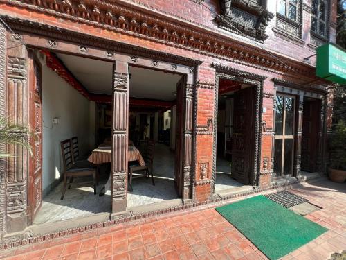 숙소 외관, 탈레주 그랜드 호텔 (Taleju Grand Hotel) in 바크타푸르 / 박타푸르