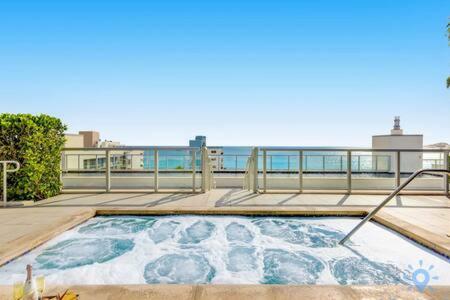 Lovely Apartment-Rooftop Oasis - Bay View in Hollywood, USA