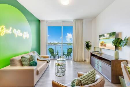 Lovely Apartment-Rooftop Oasis - Bay View in Hollywood, USA