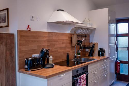 廚房, Garður Stay Inn & Secret Lagoon included! in 弗洛德